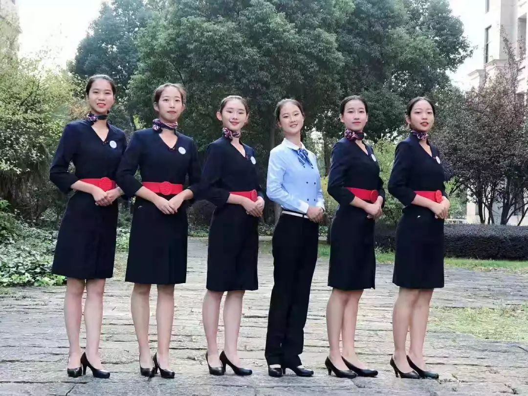 余姚技師學(xué)院(籌)2018學(xué)年學(xué)生會換屆選舉大會順利召開，禮儀服務(wù)展現(xiàn)學(xué)子風(fēng)采