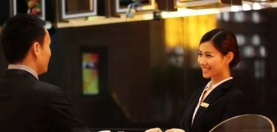 餐飲酒店服務(wù)禮儀180項 全面提升專業(yè)服務(wù)水平